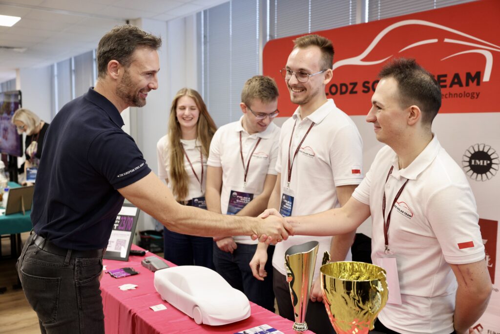 Łódź | Ogólnopolska trasa technologiczno-naukowa misji IGNIS z doktorem Sławoszem Uznańskim-Wiśniewskim