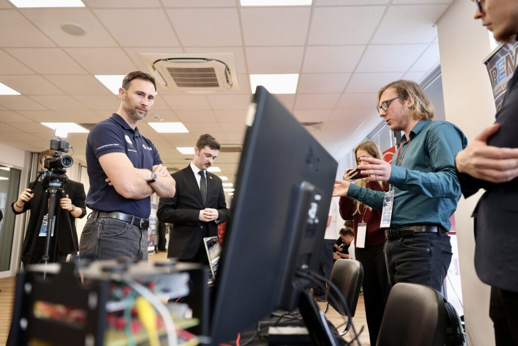 Łódź | Ogólnopolska trasa technologiczno-naukowa misji IGNIS z doktorem Sławoszem Uznańskim-Wiśniewskim