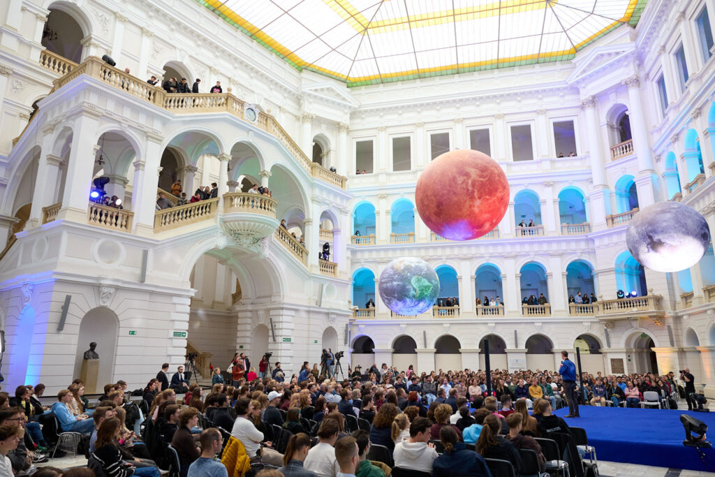 Startuje ogólnopolska trasa technologiczno-naukowa misji IGNIS z doktorem Sławoszem Uznańskim-Wiśniewskim – spotkania na 17 uczelniach.