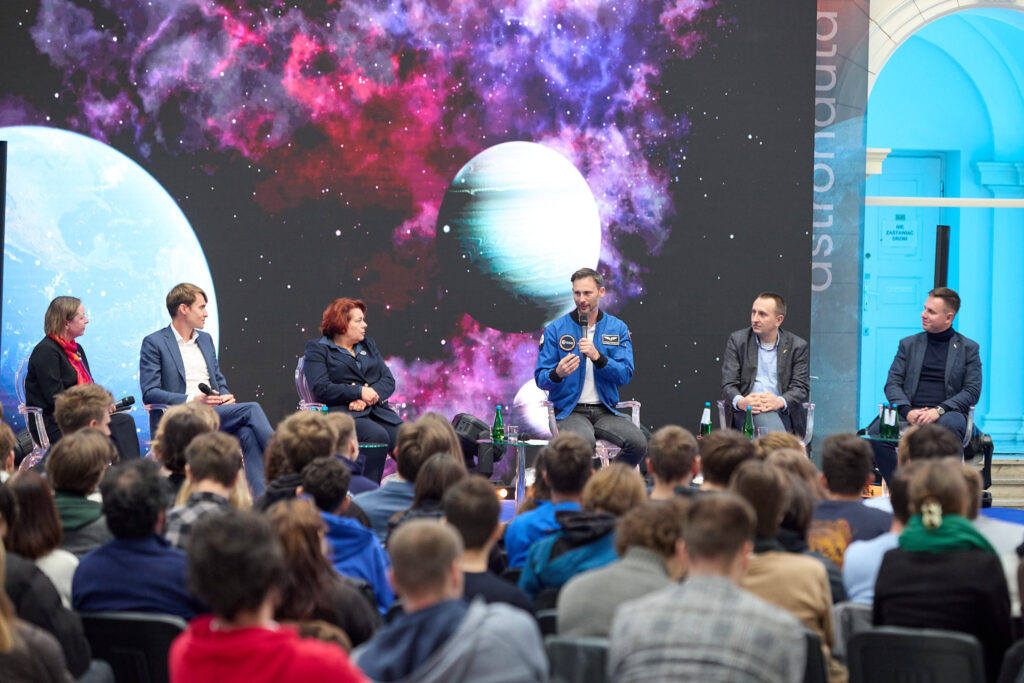 Startuje ogólnopolska trasa technologiczno-naukowa misji IGNIS z doktorem Sławoszem Uznańskim-Wiśniewskim – spotkania na 17 uczelniach.