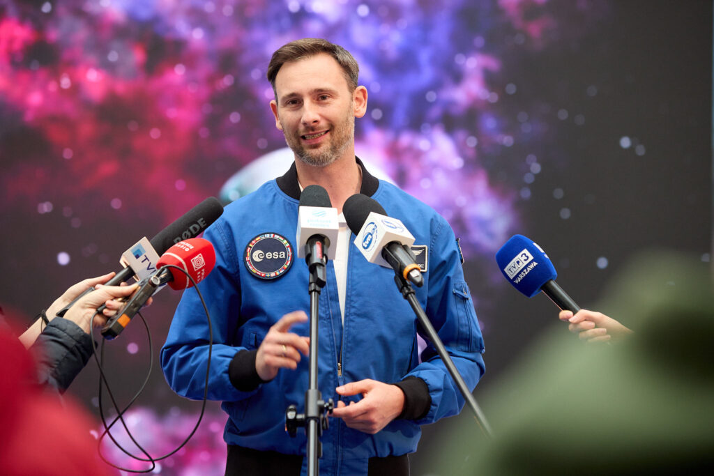 Startuje ogólnopolska trasa technologiczno-naukowa misji IGNIS z doktorem Sławoszem Uznańskim-Wiśniewskim – spotkania na 17 uczelniach.