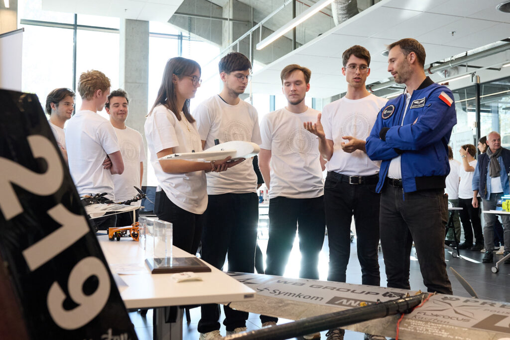 Startuje ogólnopolska trasa technologiczno-naukowa misji IGNIS z doktorem Sławoszem Uznańskim-Wiśniewskim – spotkania na 17 uczelniach.