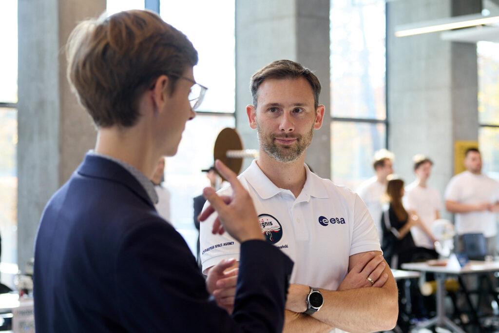 Startuje ogólnopolska trasa technologiczno-naukowa misji IGNIS z doktorem Sławoszem Uznańskim-Wiśniewskim – spotkania na 17 uczelniach.