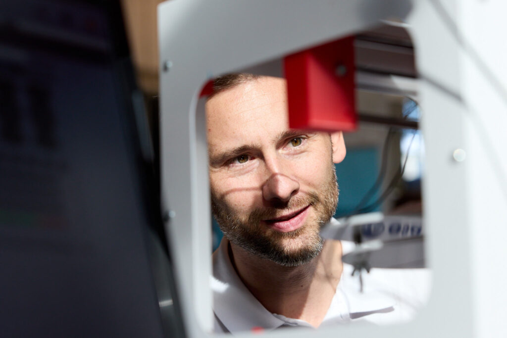 Startuje ogólnopolska trasa technologiczno-naukowa misji IGNIS z doktorem Sławoszem Uznańskim-Wiśniewskim – spotkania na 17 uczelniach.