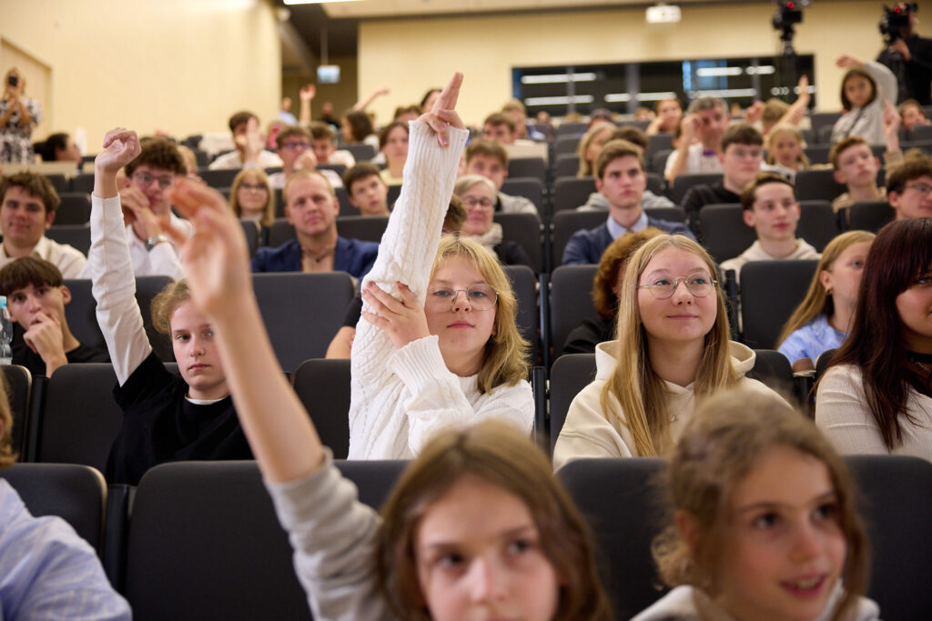 Startuje ogólnopolska trasa technologiczno-naukowa misji IGNIS z doktorem Sławoszem Uznańskim-Wiśniewskim – spotkania na 17 uczelniach.