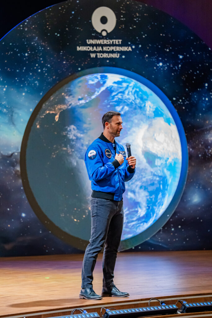 Toruń | Ogólnopolska trasa technologiczno-naukowa misji IGNIS z doktorem Sławoszem Uznańskim-Wiśniewskim