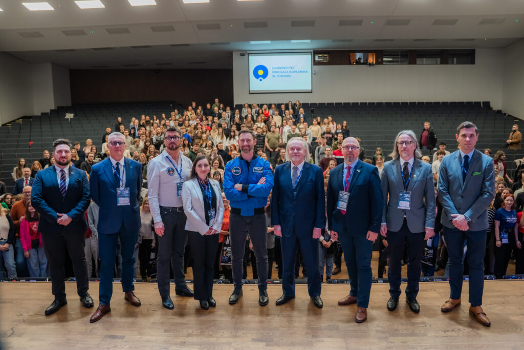 Toruń | Ogólnopolska trasa technologiczno-naukowa misji IGNIS z doktorem Sławoszem Uznańskim-Wiśniewskim