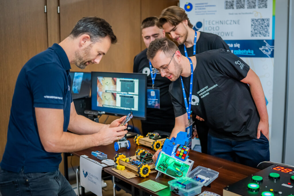 Toruń | Ogólnopolska trasa technologiczno-naukowa misji IGNIS z doktorem Sławoszem Uznańskim-Wiśniewskim