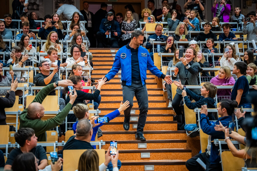 Toruń | Ogólnopolska trasa technologiczno-naukowa misji IGNIS z doktorem Sławoszem Uznańskim-Wiśniewskim