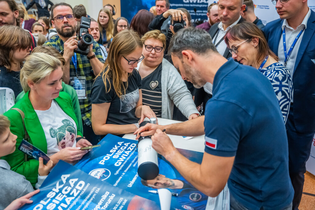 Toruń | Ogólnopolska trasa technologiczno-naukowa misji IGNIS z doktorem Sławoszem Uznańskim-Wiśniewskim