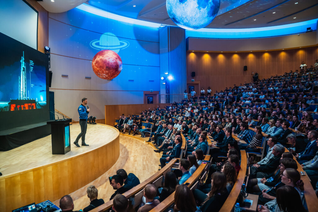 Poznań | Ogólnopolska trasa technologiczno-naukowa misji IGNIS z doktorem Sławoszem Uznańskim-Wiśniewskim