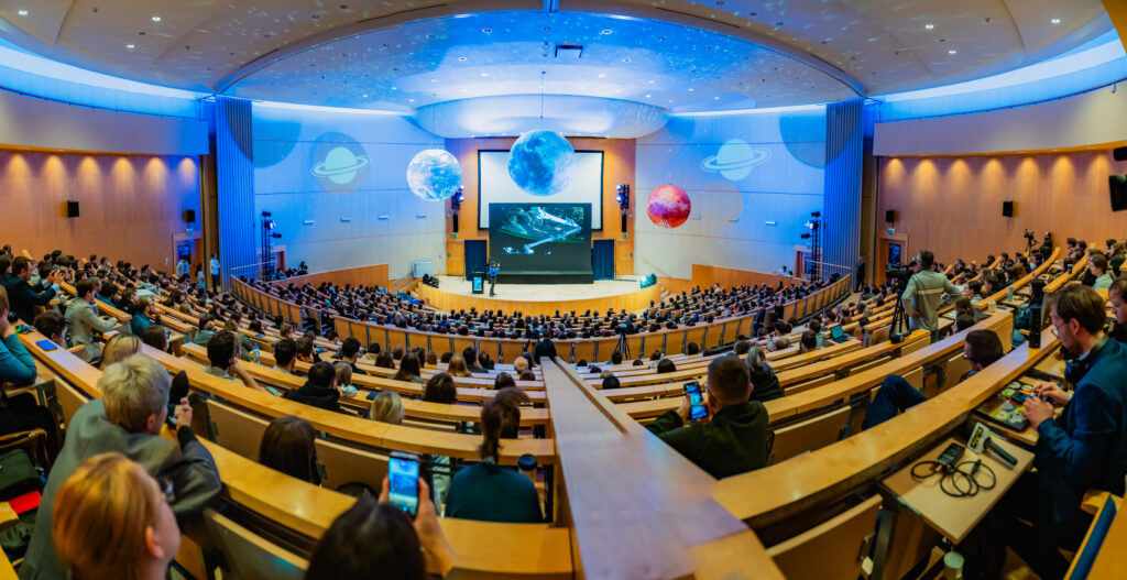 Poznań | Ogólnopolska trasa technologiczno-naukowa misji IGNIS z doktorem Sławoszem Uznańskim-Wiśniewskim