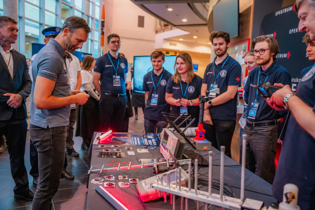 Poznań | Ogólnopolska trasa technologiczno-naukowa misji IGNIS z doktorem Sławoszem Uznańskim-Wiśniewskim