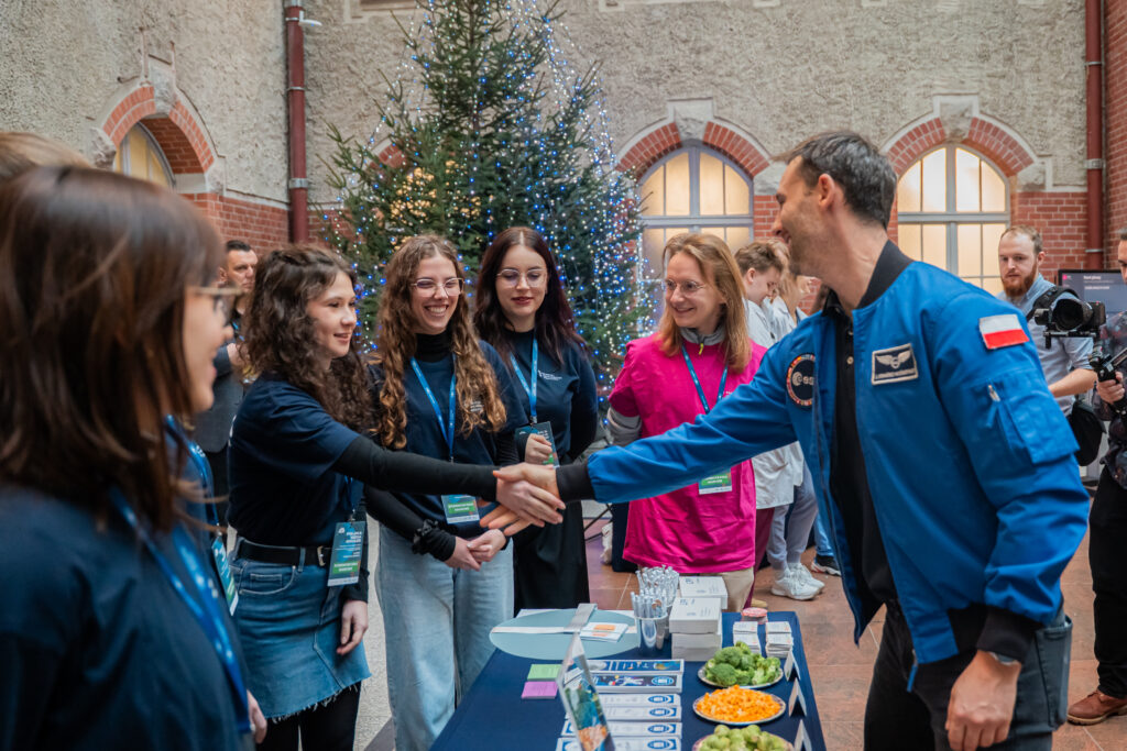 Gdańsk | Ogólnopolska trasa technologiczno-naukowa misji IGNIS z doktorem Sławoszem Uznańskim-Wiśniewskim