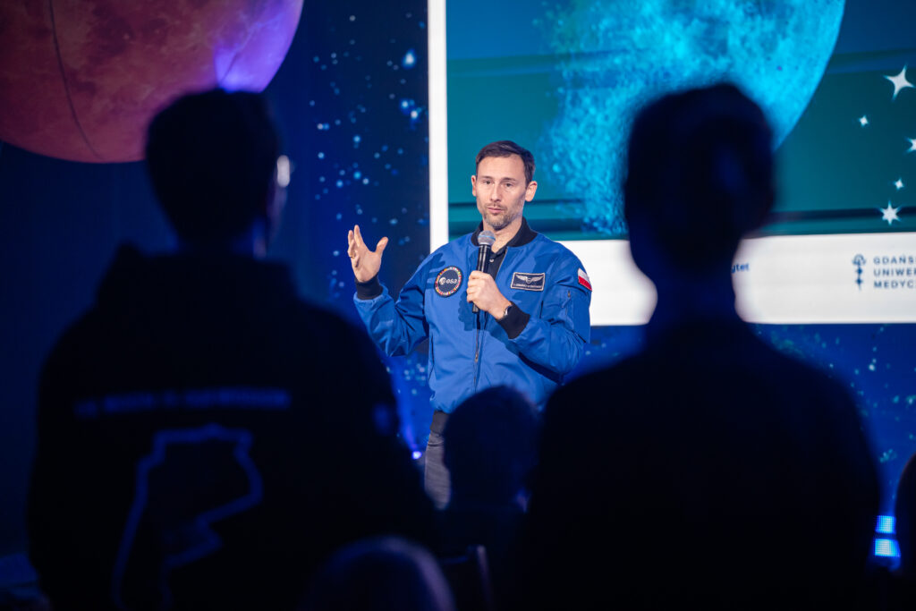 Gdańsk | Ogólnopolska trasa technologiczno-naukowa misji IGNIS z doktorem Sławoszem Uznańskim-Wiśniewskim