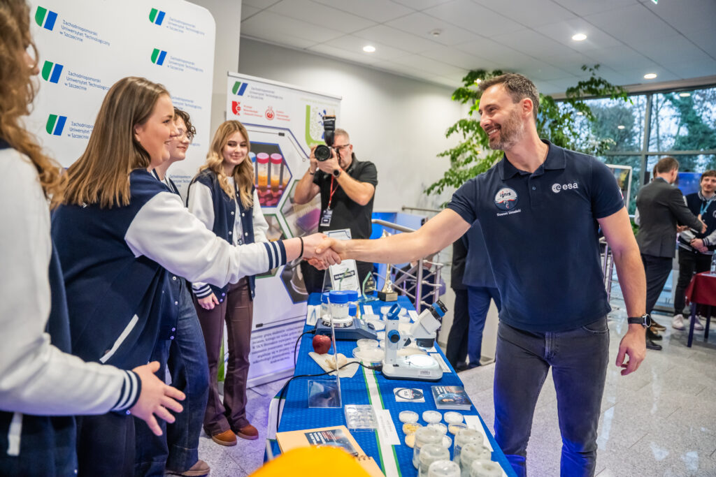 Szczecin | Ogólnopolska trasa technologiczno-naukowa misji IGNIS z doktorem Sławoszem Uznańskim-Wiśniewskim