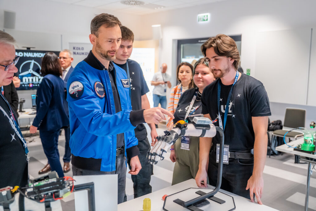 Zielona Góra | Ogólnopolska trasa technologiczno-naukowa misji IGNIS z doktorem Sławoszem Uznańskim-Wiśniewskim