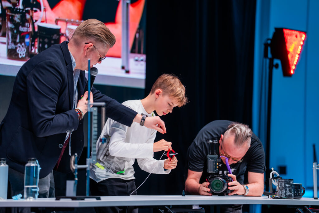 Zielona Góra | Ogólnopolska trasa technologiczno-naukowa misji IGNIS z doktorem Sławoszem Uznańskim-Wiśniewskim