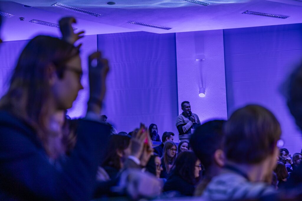 Kilkanaście tysięcy studentów i uczniów wzięło udział w spotkaniach technologiczno-naukowej trasy „IGNIS – Polska sięga gwiazd”