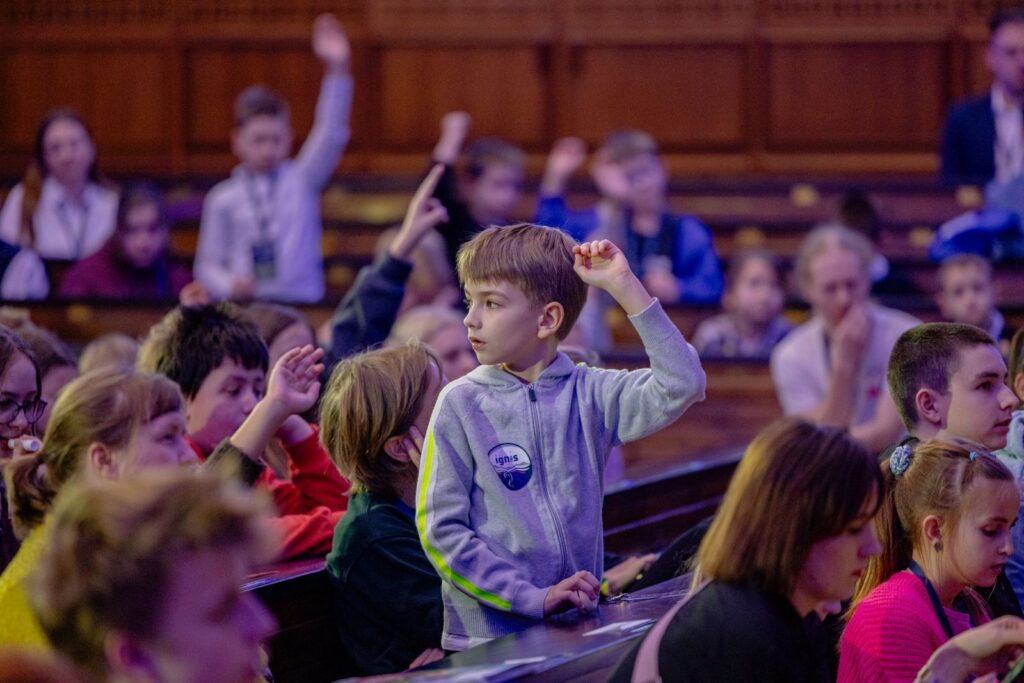 Kilkanaście tysięcy studentów i uczniów wzięło udział w spotkaniach technologiczno-naukowej trasy „IGNIS – Polska sięga gwiazd”
