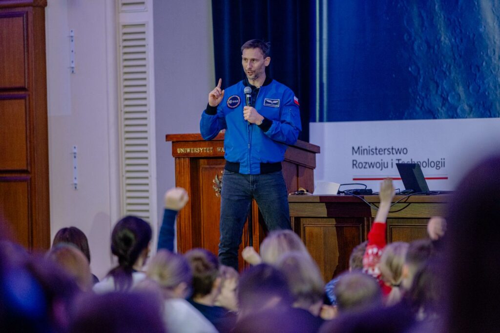 Kilkanaście tysięcy studentów i uczniów wzięło udział w spotkaniach technologiczno-naukowej trasy „IGNIS – Polska sięga gwiazd”