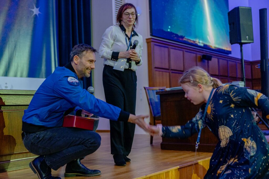 Kilkanaście tysięcy studentów i uczniów wzięło udział w spotkaniach technologiczno-naukowej trasy „IGNIS – Polska sięga gwiazd”