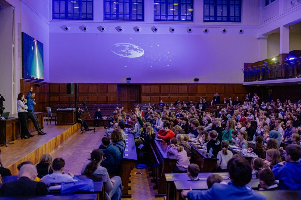 Kilkanaście tysięcy studentów i uczniów wzięło udział w spotkaniach technologiczno-naukowej trasy „IGNIS – Polska sięga gwiazd”