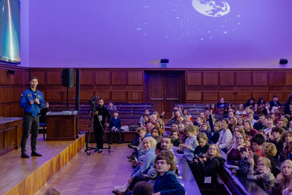 Kilkanaście tysięcy studentów i uczniów wzięło udział w spotkaniach technologiczno-naukowej trasy „IGNIS – Polska sięga gwiazd”