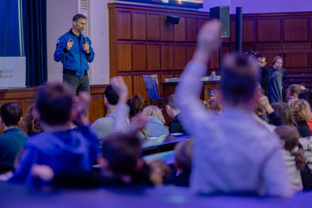 Kilkanaście tysięcy studentów i uczniów wzięło udział w spotkaniach technologiczno-naukowej trasy „IGNIS – Polska sięga gwiazd”