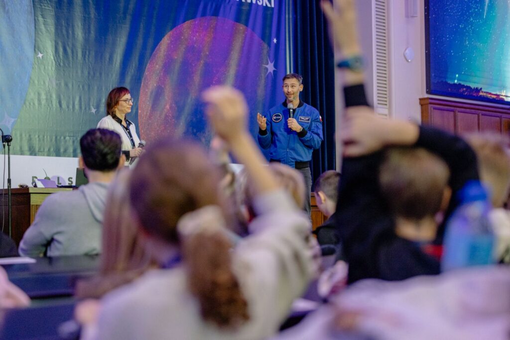 Kilkanaście tysięcy studentów i uczniów wzięło udział w spotkaniach technologiczno-naukowej trasy „IGNIS – Polska sięga gwiazd”