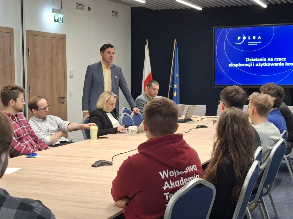 Studenci WAT z wizytą w warszawskim oddziale POLSA
