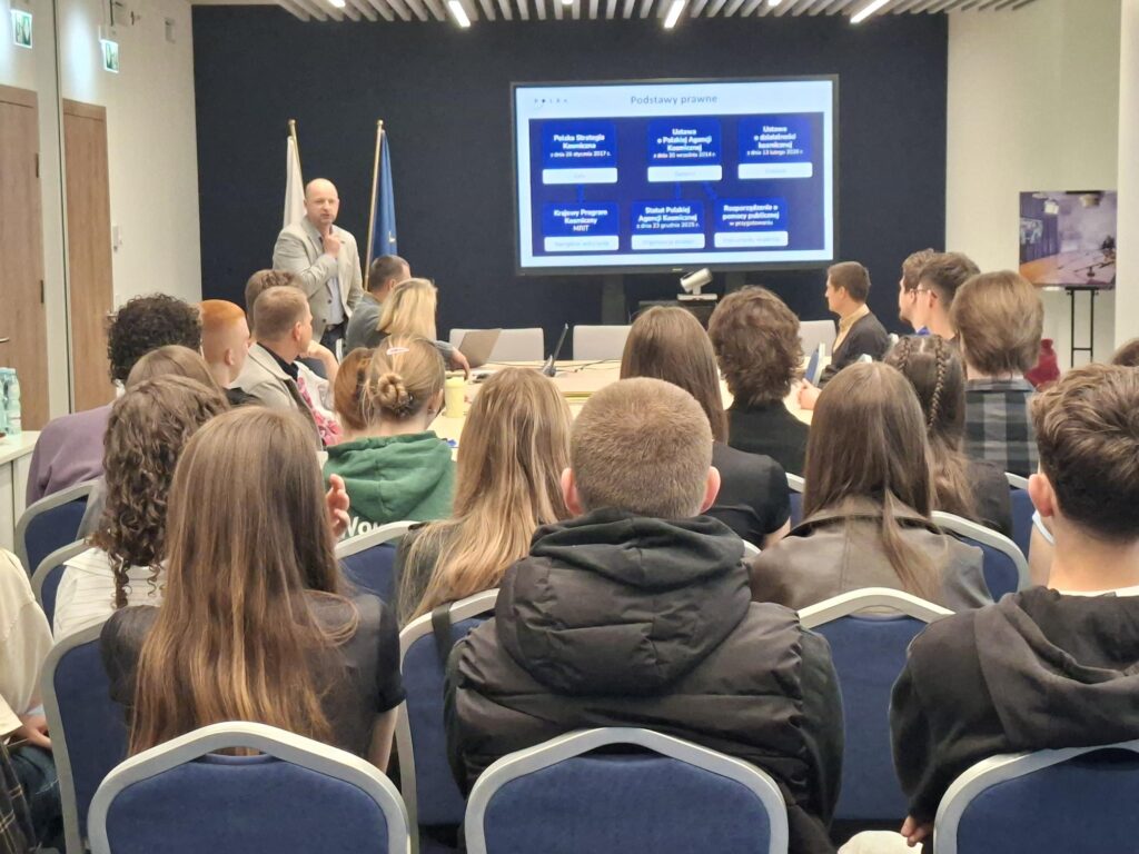 Studenci WAT z wizytą w warszawskim oddziale POLSA