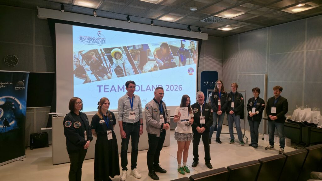 Mamy zwycięzców konkursu Team Poland 2026 - Al Worden Endeavour Scholarship! Czworo uczniów i jeden nauczyciel pojadą do USA na kosmiczne stypendium.