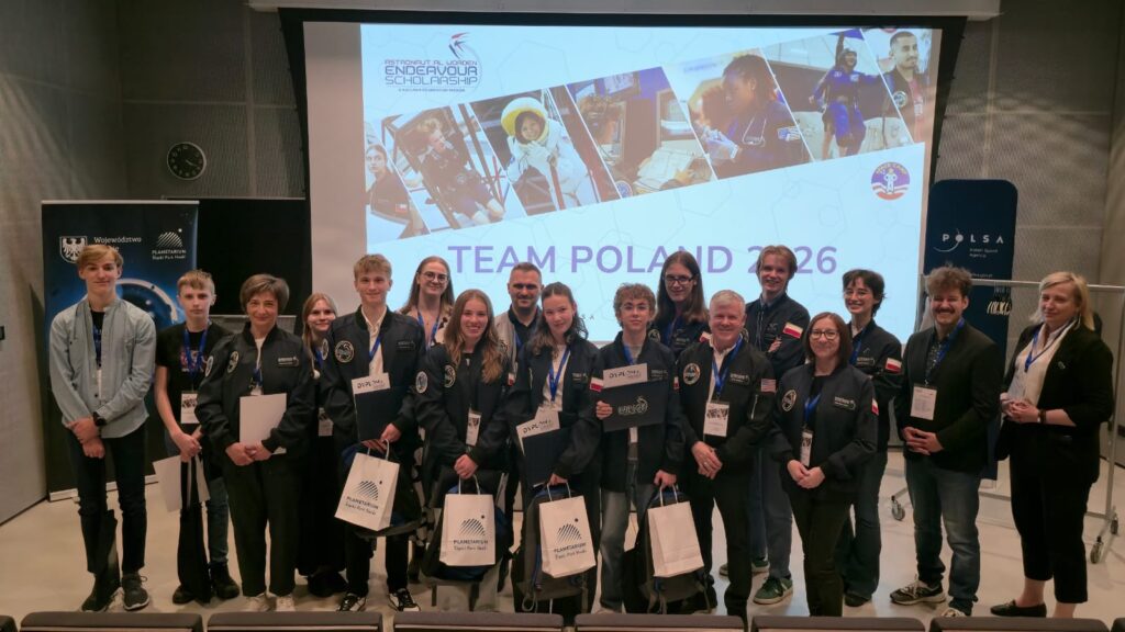 Mamy zwycięzców konkursu Team Poland 2026 - Al Worden Endeavour Scholarship! Czworo uczniów i jeden nauczyciel pojadą do USA na kosmiczne stypendium.