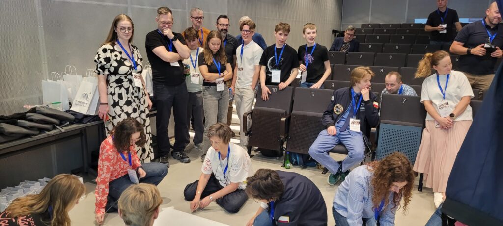 Mamy zwycięzców konkursu Team Poland 2026 - Al Worden Endeavour Scholarship! Czworo uczniów i jeden nauczyciel pojadą do USA na kosmiczne stypendium.